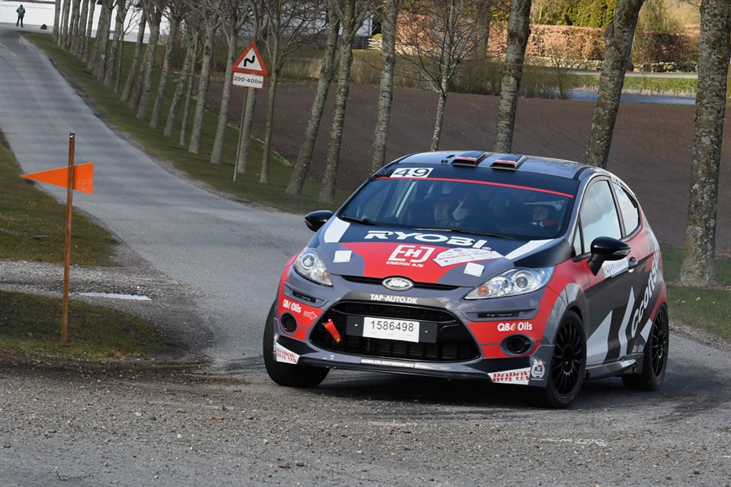 Joas Seidler og Johnni B. Christensen fortsatte for i det mindste at gennemføre, og er her i et sving på den femte af dagens 10 rallyprøver.
(Foto: Morten Dam/specialpressen@gmail.com)